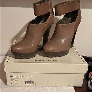 BCBGMaxAzria Women's Tan High Heel Ankle Boots never worn.